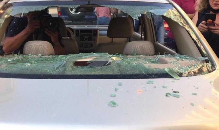 بالصور: تعرُّض متظاهرين للضرب في عين التينة