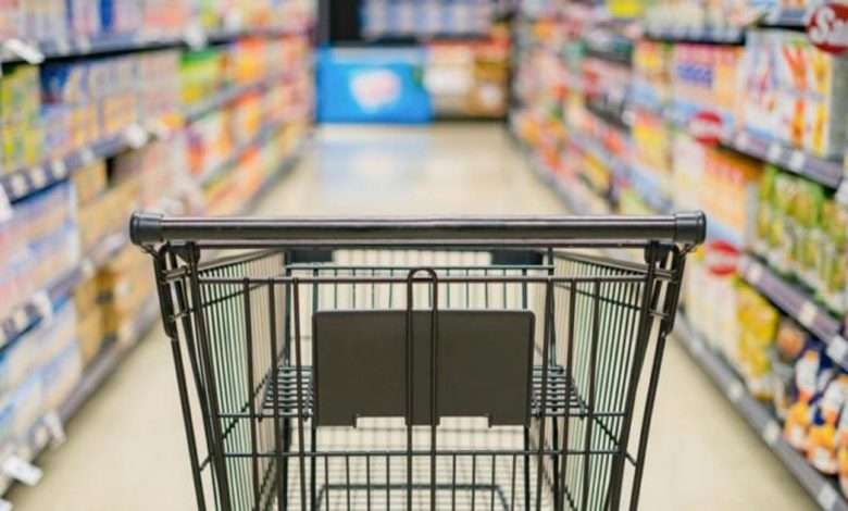 أسعار البضائع بالسوبرماركت.. بالليرة أو بالدولار؟