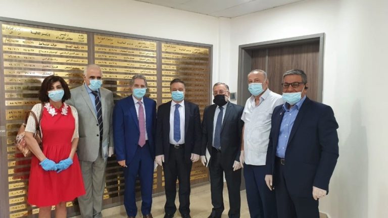 وزني وعد نقابة المحررين معالجة موضوع صرف العائدات المتأخرة