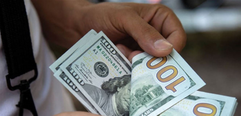 الدولار يعاود ارتفاعه… فكم بلغ سعر الصرف الاثنين؟