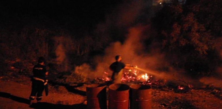 اخماد حريق اعشاب في كفرسالة