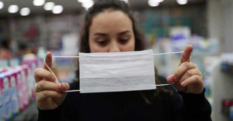 متحور كورونا الجديد وصل… هل نعود إلى الكمامات؟