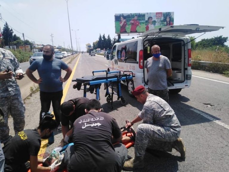 جريح جراء حادث سير في عمشيت.