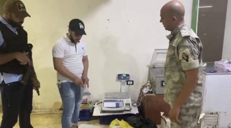 ‎إبن بلدة عمشيت الرائد عمر غاريوس يضبط معمل أجبان وألبان منتهية الصلاحية