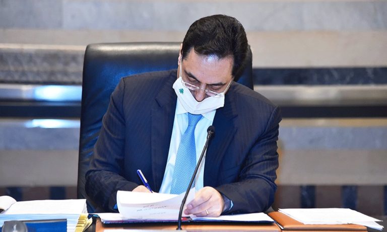 هذا ما أبلغه دياب للمجلس الأعلى للدفاع بخصوص لقاحات كورونا