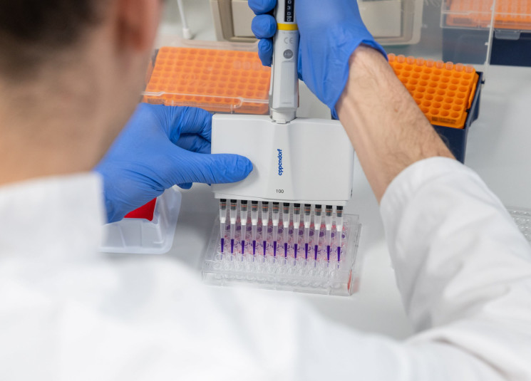 متى تصبح النتائج الأولية لأكبر تجربة عشوائية في العالم لأدوية “كوفيد-19” متاحة؟