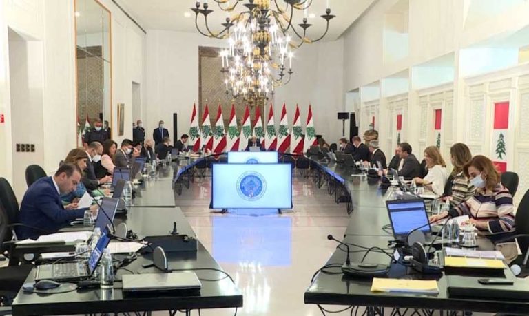 لماذا نُقلت جلسة الحكومة من السراي الى قصر بعبد؟