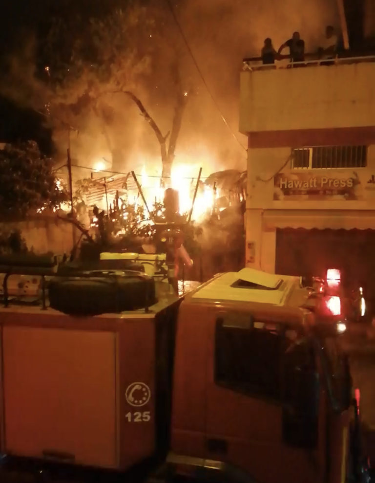 بالفيديو حريق في بلاط-جبيل والأضرار مادية