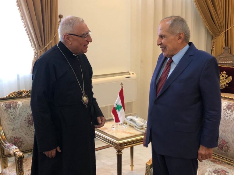 يلتقي بطريرك الروم الكاثوليك يوسف العبسي في دار البطريركية في الربوة عضو اللقاء الديمقراطي النائب نعمة طعمة حيث يتم البحث في الاوضاع العامة في البلاد  لاسيما الوضع في الجبل والازمة الاقتصادية والاجتماعية اضافة الى وضع الطائفة