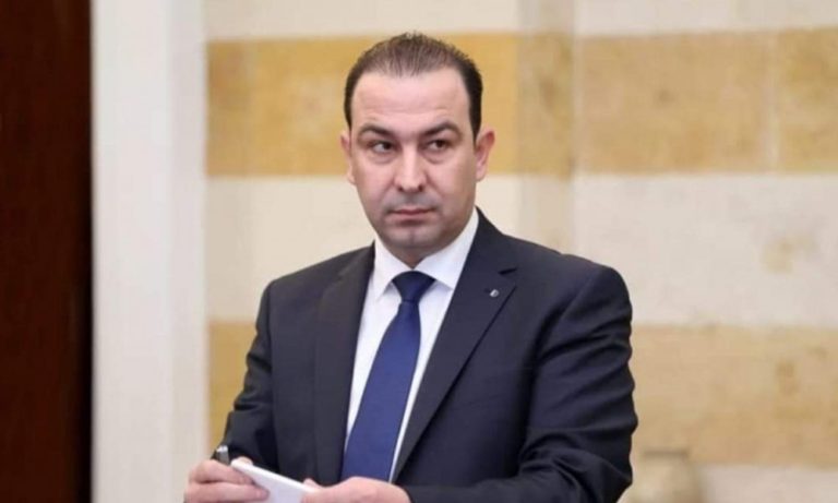 وزير الزراعة يمنح أقرباءه ومستشاريه مناصب جديدة… والدفع بالدولار