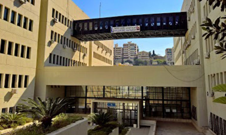 بالصور- لا أوراق لطباعة امتحانات “اللبنانية”