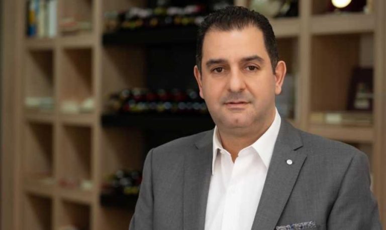 الرامي: أعطونا الدولار السياحي وإلا على القطاعات السلام