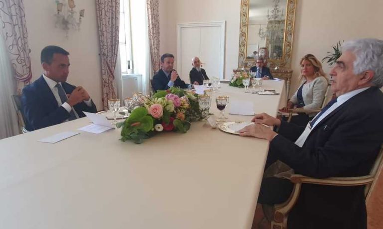 حتي ونظيره الإيطالي يؤكدان أهمية استقرار لبنان بالنسبة للمنطقة دي مايو: صندوق النقد الباب الاول للحل