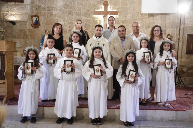 احتفال بالمناولة الأولى في المجدل