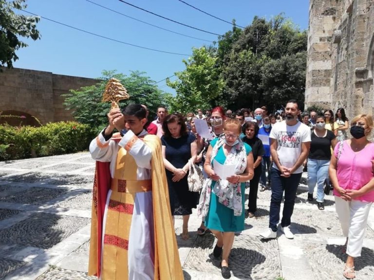 قدّاس لمناسبة عيد القدّيس شربل في كنيسة مار يوحنا مرقس جبيل