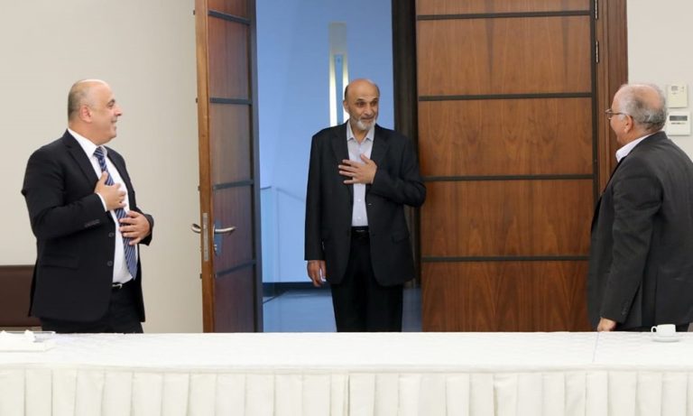 جعجع للصناعيين: أصمدوا لبنان بحاجة لكم