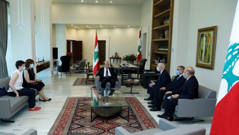 رئيس الجمهورية وقع مراسيم ترقية الضباط الجدد اعتبارا من الاول من آب