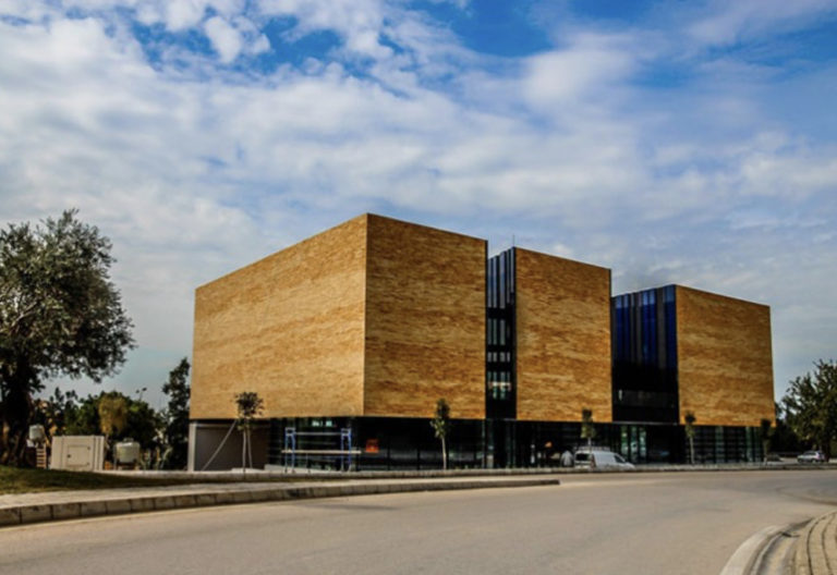 بلدية جبيل-بييلوس : انتهاء المرحلة الأولى من انارة المنطقة الأثرية بمصابيح تعمل على الطاقة الشمسية