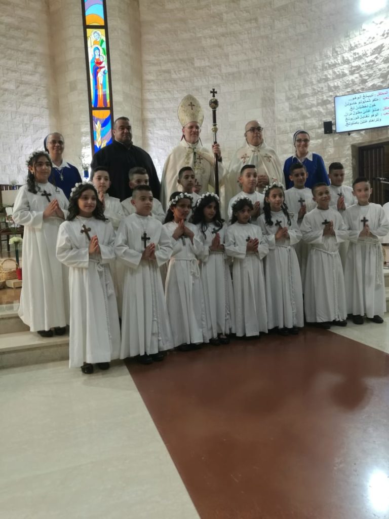 المطران عون يحتفل بالقربانة الأولى في رعية سيدةالبدر-حصارات
