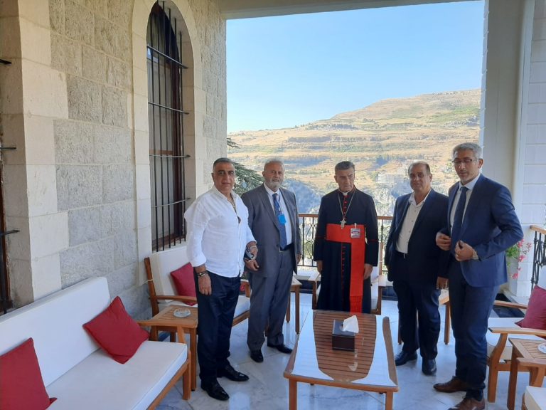 وفد من جمعية آل الخوري حنا زار البطريرك الراعي وأثنى على مواقفه