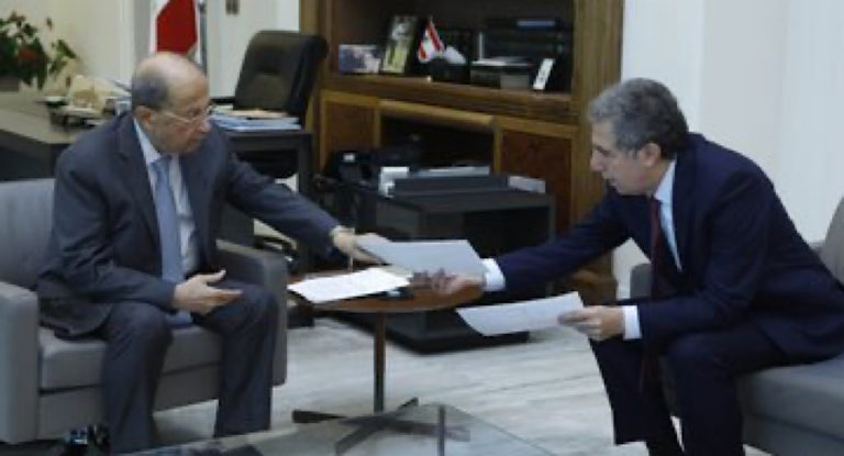 عون تسلّم من وزني النسخة النهائية لاتفاقية التحقيق المالي الجنائي