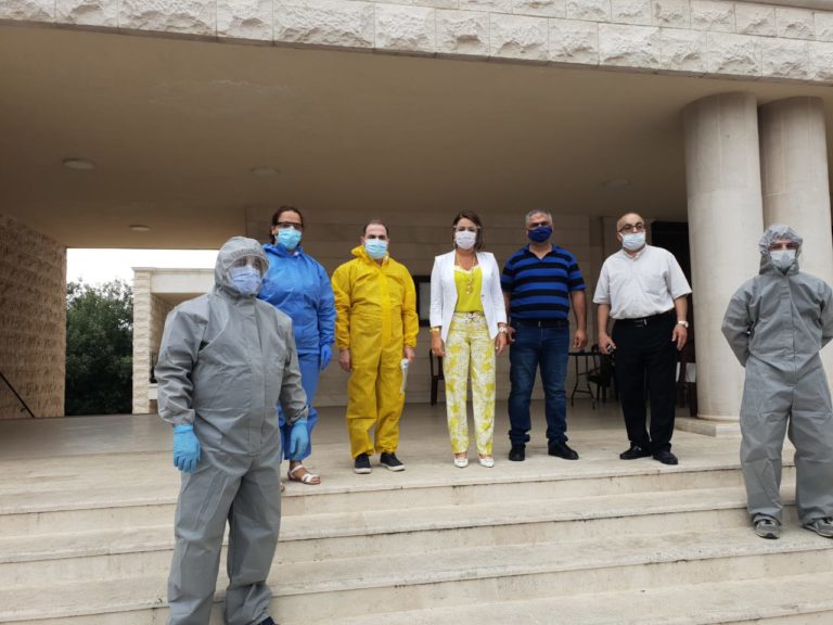 فحوص لمخالطي الاصابات في حصارات والخاربة