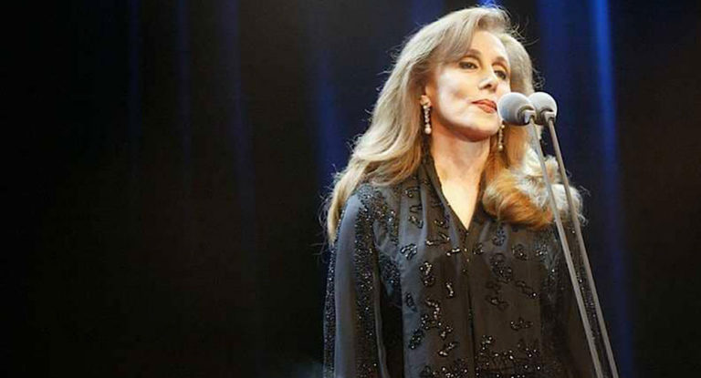 لهذا السبب سيزور ماكرون فيروز…