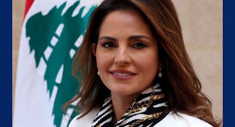 عبد الصمد تعتذر من اللبنانيين: أتقدّم باستقالتي من الحكومة!