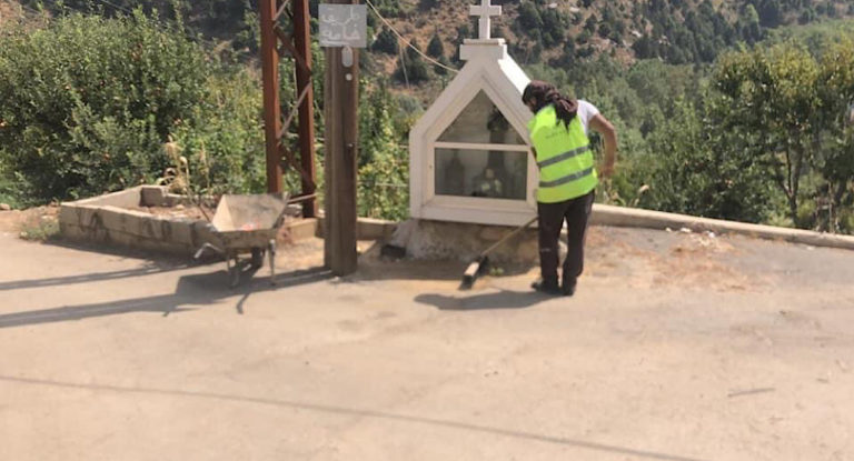 ‎بلدية المزاريب وعرستا تستكمل حملة الصيانة في البلدة