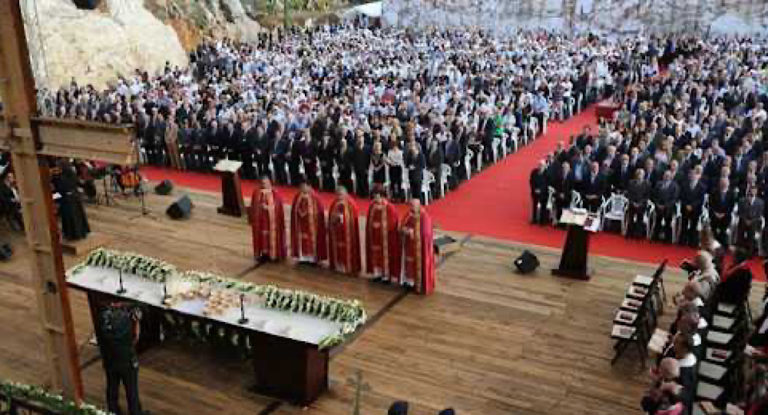 جعجع في ذكرى شهداء “القوات”: بيفجروا‎ ‎باقيين بيغتالوا‎ ‎باقيين… بس‎ ‎بالنهاية‎ ‎هني‎ ‎بيفلوا‎ ‎ونحنا‎ ‎باقيين