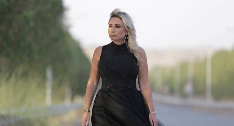 من قلب جائحة كورونا: خليك ايجابيّ …! نادين شماس توجّه رسالة الى لبنان وتطلق عملين رائعين