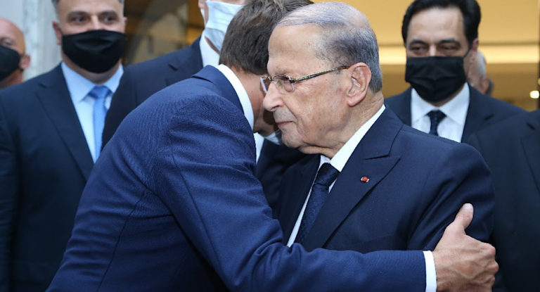 ماكرون يلوّح بالعقوبات وينتظر حكومة خلال 15 يوماً