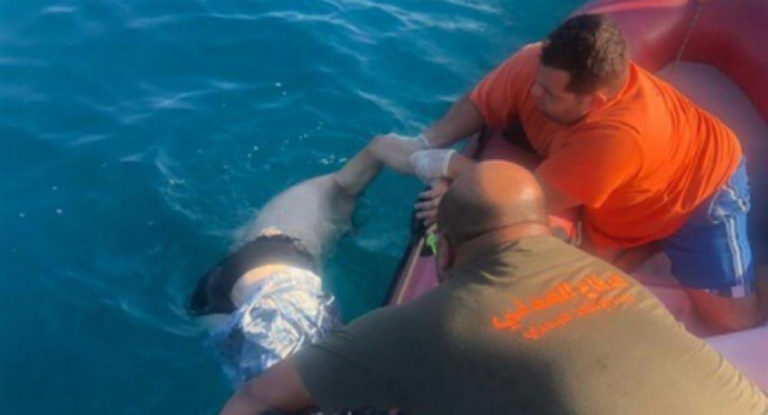 بالصورة: إنتشال جثة من البحر