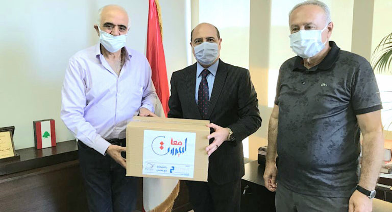 القصيفي تسلم من رئيس جمعية جدوى 500 كمامة للزملاء المحررين