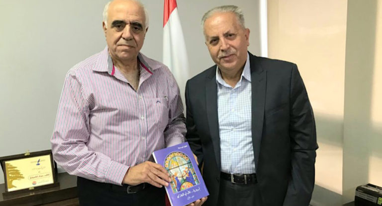 القصيفي تسلم من سهيل أبو حلا كتابه تريزيا …قال لي الملاك