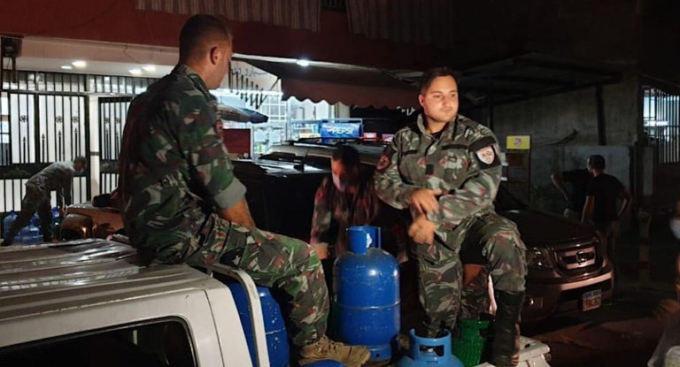 دهم مبنى سكني في الطريق الجديدة وضبط قوارير غاز مخزنة