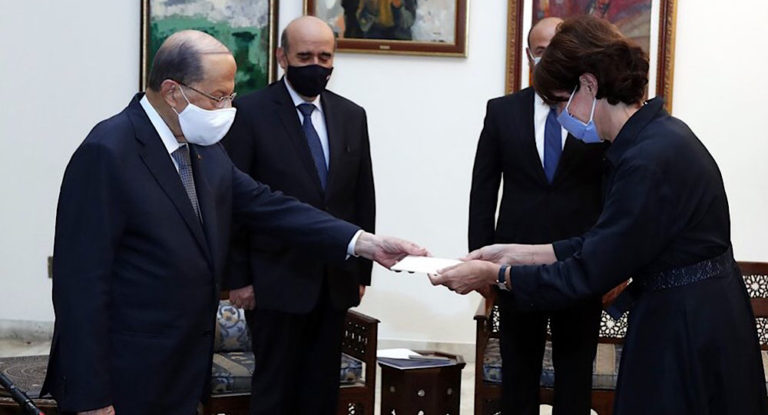 السفيرة الفرنسية في لبنان مصابة بكورونا