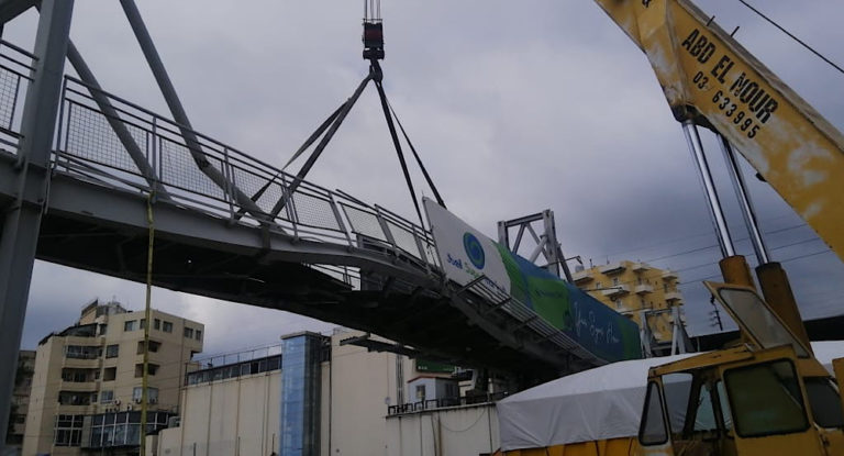 إزالة جسر المشاة في جبيل لتركيب آخر جديد