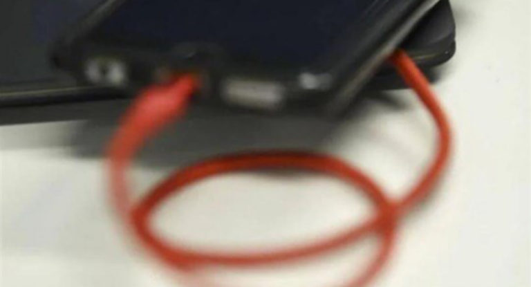 سرقة كابل هاتف وأوجيرو تعمل على مدّ آخر