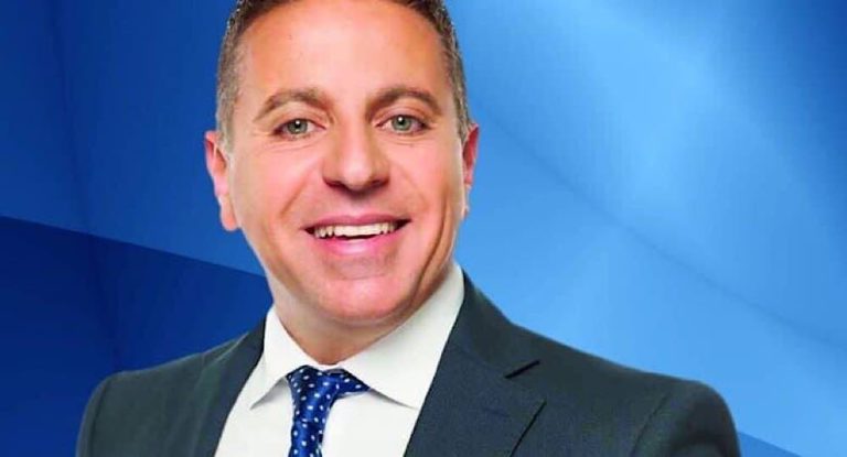 رولان الديك ابن مدينة جبيل يفوز  بجائزة فخر العرب ٢٠٢٠