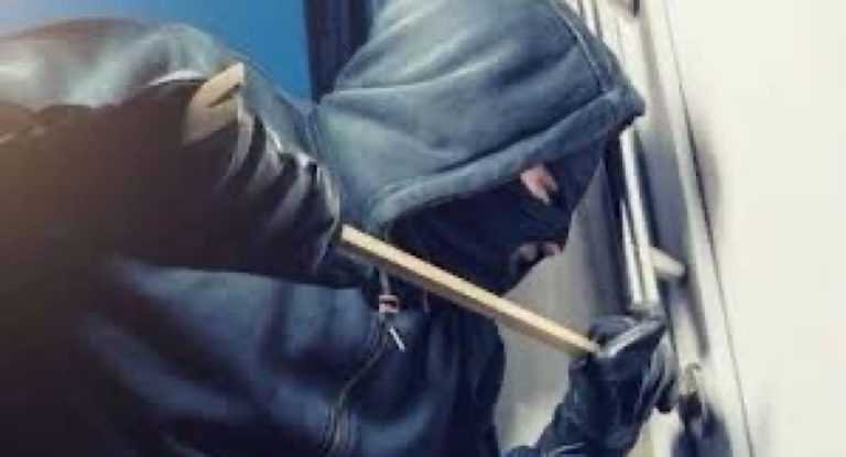 سرقة محل على اوتوستراد جبيل نهر ابراهيم