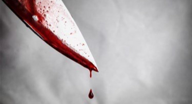 طعن زوجته بسبب “طلباتها الكثيرة”