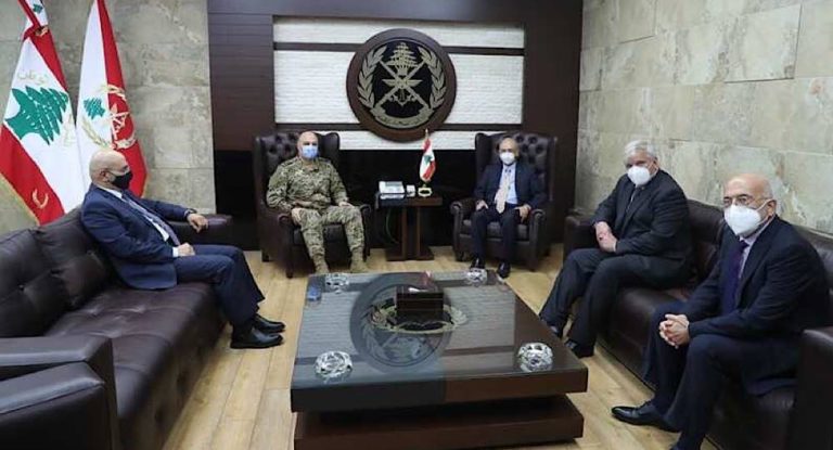 قائد الجيش عرض مع رئيس جامعة LAU تعزيز التعاون الأكاديمي