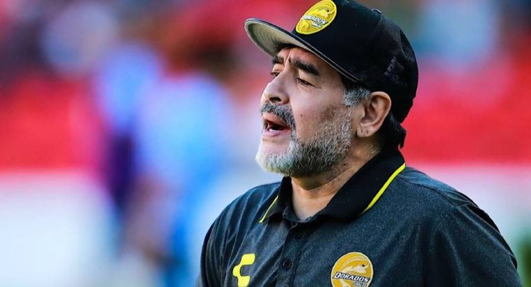 وفاة أسطورة كرة القدم الأرجنتيني دييغو مارادونا