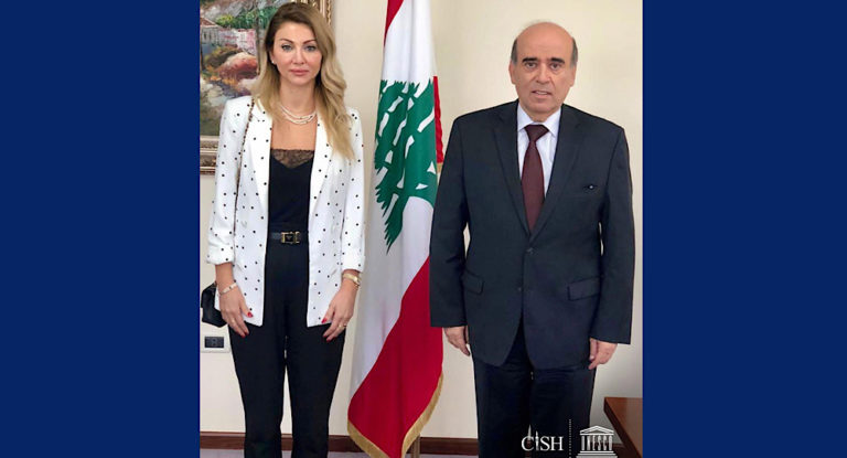 نشاط المكز الدولي لعلوم الانسان  على طاولة الخارجية