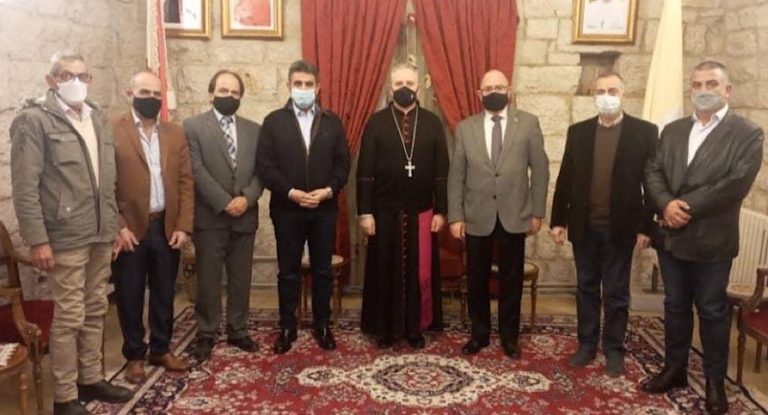  معايدة “قواتية” لمطران جبيل