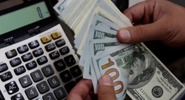 ارتفاع بسعر صرف الدولار في السوق السوداء