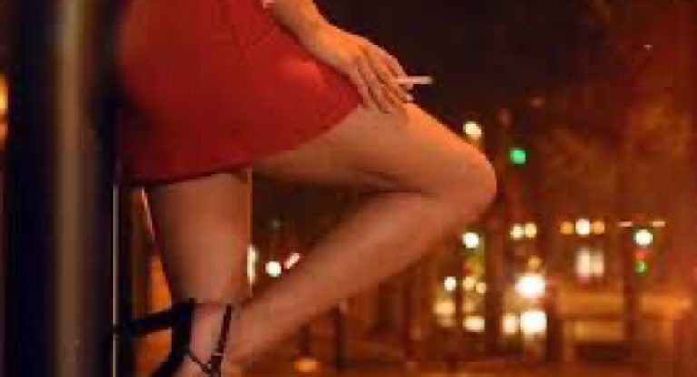 في منطقة لبنانية.. شبكة دعارة داخل “سيارة”!