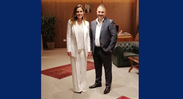 وزيرة الاعلام تشكر المخرج رمال بويونس