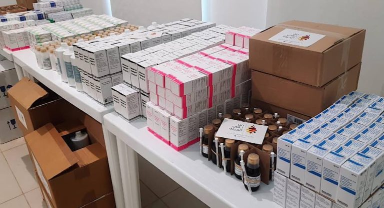 جمعية من ” حقي الحياة ” توزع مجموعة من الادوية والمستلزمات الطبية